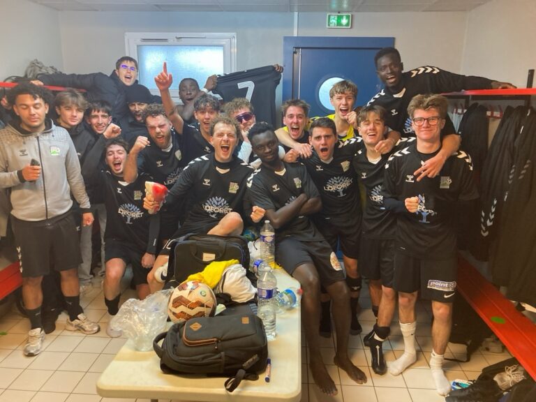 Instagram post from astourlavillefoot. This post is in position 6.