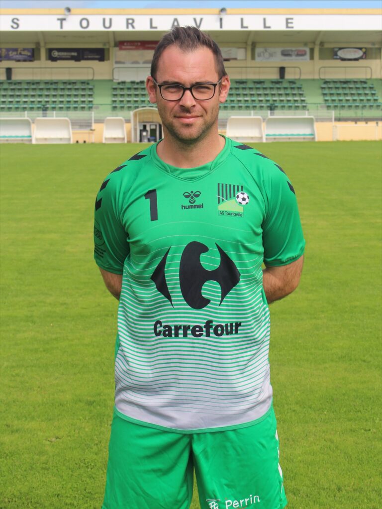 Instagram post from astourlavillefoot. This post is in position 2.