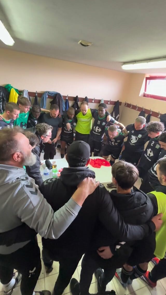 Instagram post from astourlavillefoot. This post is in position 3.