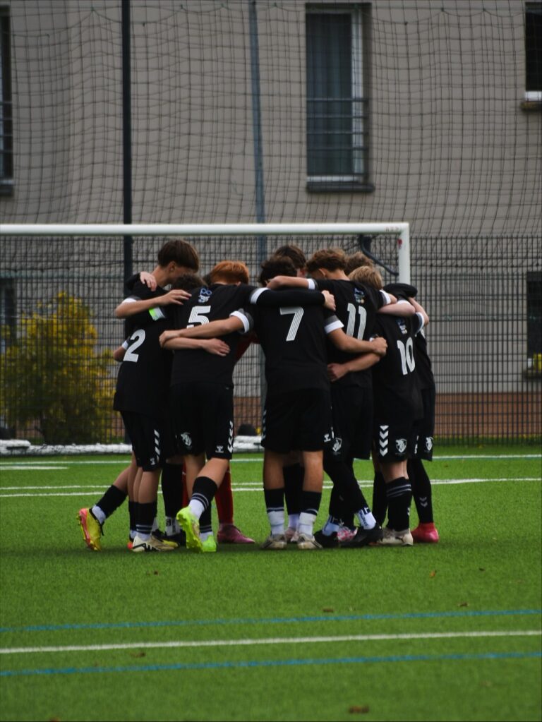 Instagram post from astourlavillefoot. This post is in position 5.