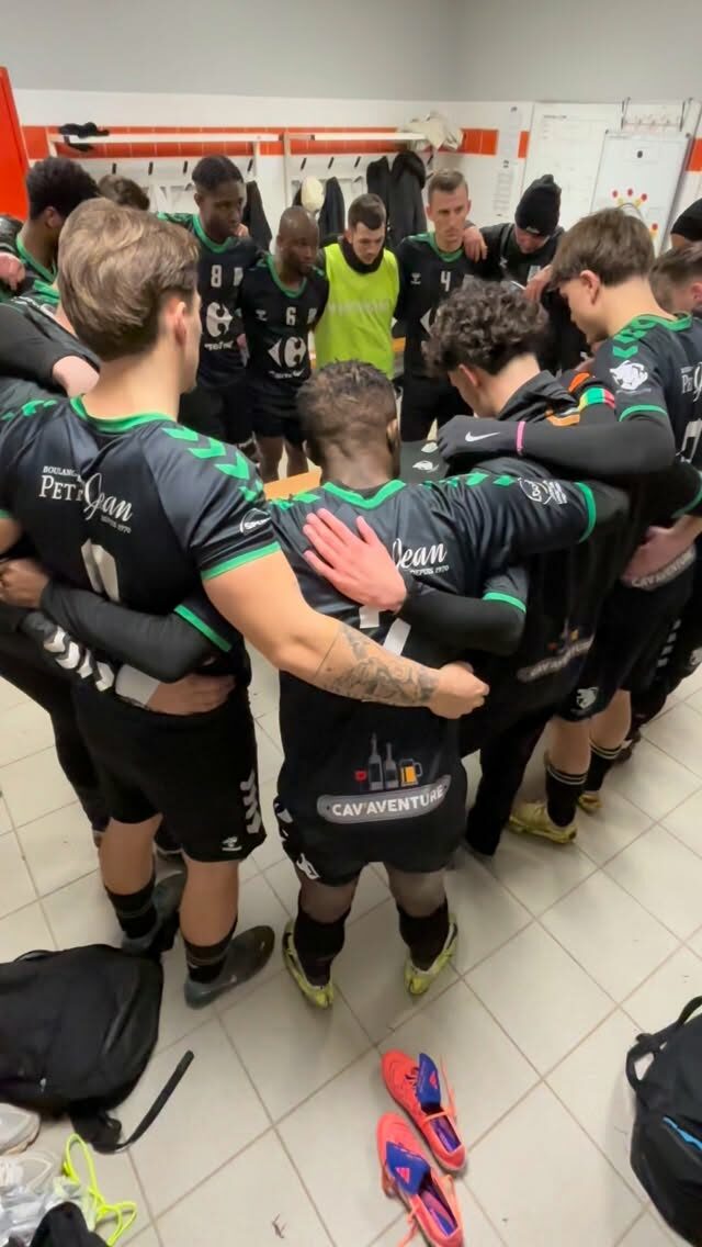 Instagram post from astourlavillefoot. This post is in position 1.